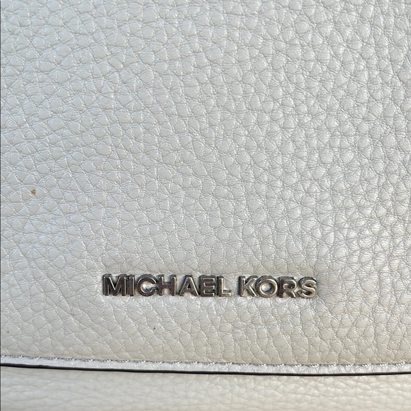 Michael Kors Messenger Grey Crossbody Bag Pebbled Leather - Picture 3 of 11